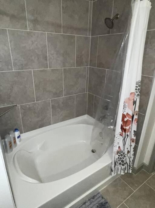 Downtown Living 1Br W/ Free Parking Garage Appartamento Houston Esterno foto