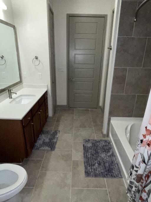 Downtown Living 1Br W/ Free Parking Garage Appartamento Houston Esterno foto