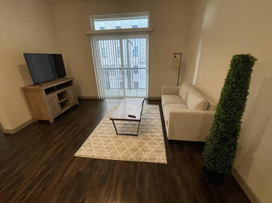 Downtown Living 1Br W/ Free Parking Garage Appartamento Houston Esterno foto