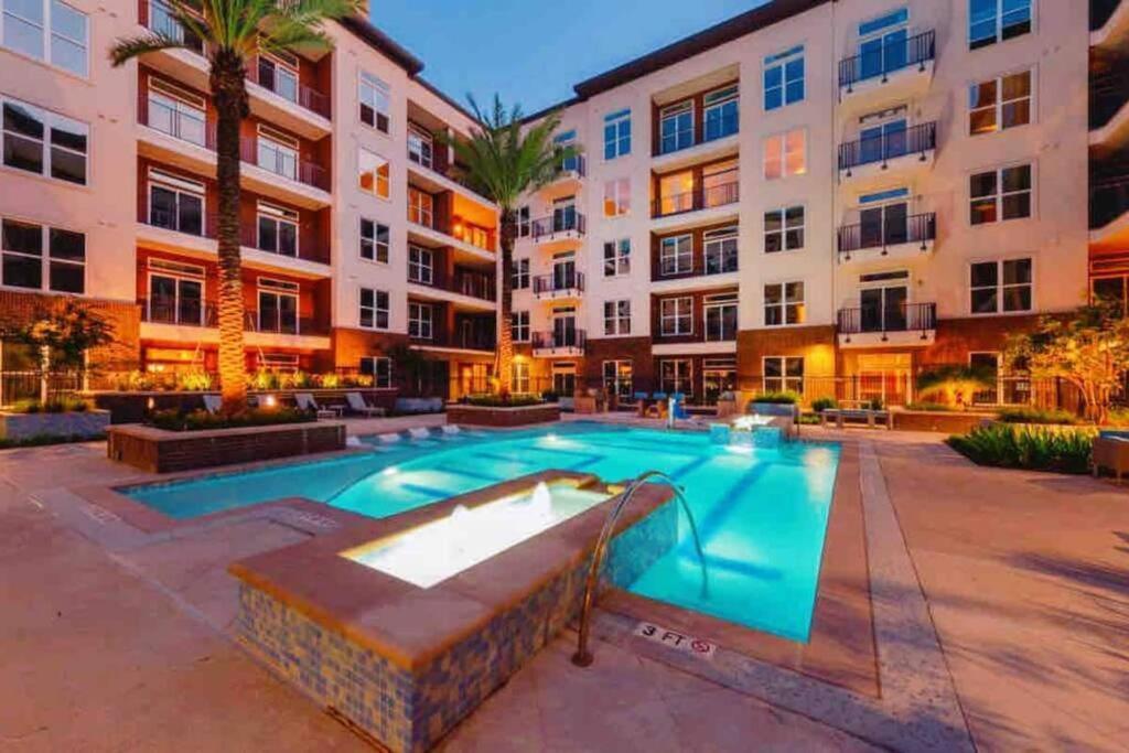 Downtown Living 1Br W/ Free Parking Garage Appartamento Houston Esterno foto