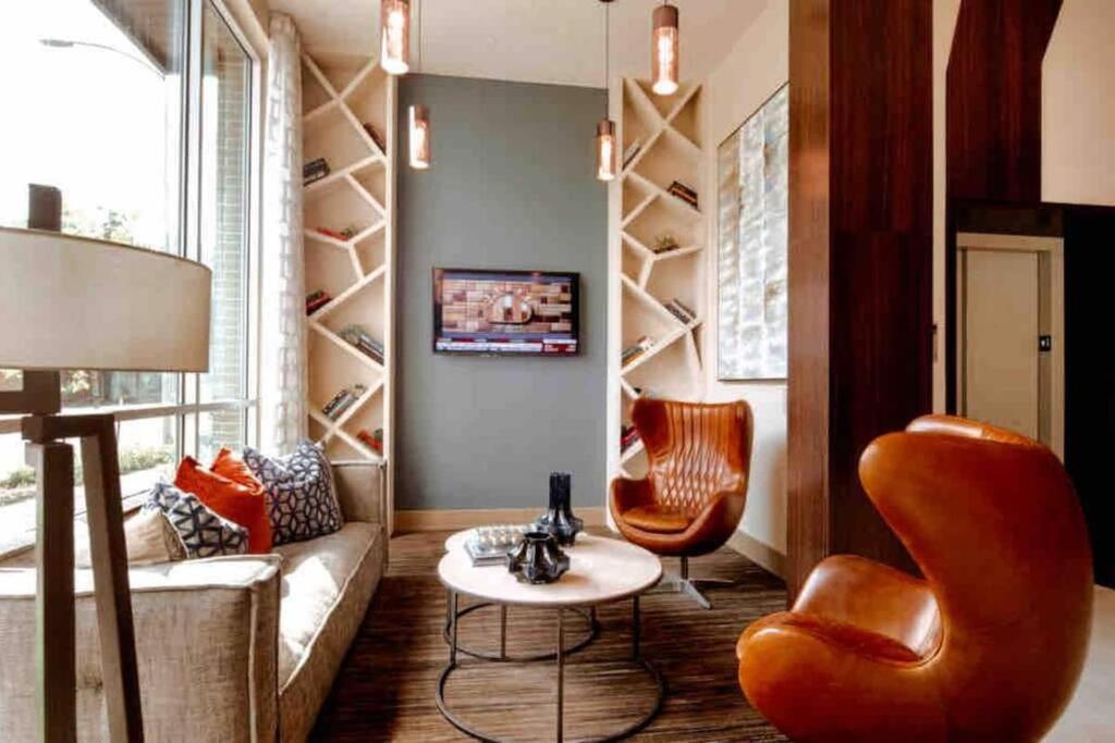 Downtown Living 1Br W/ Free Parking Garage Appartamento Houston Esterno foto