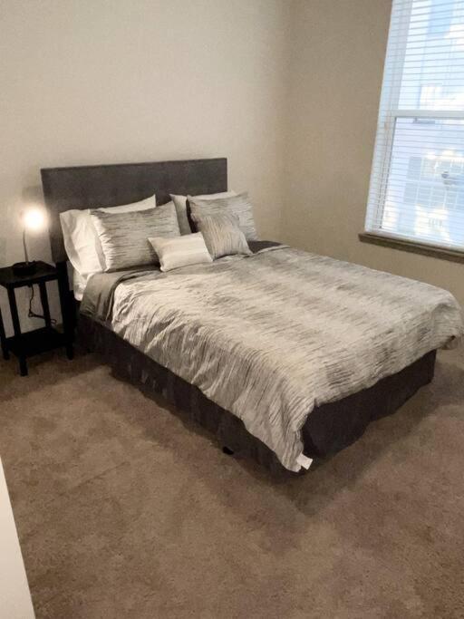 Downtown Living 1Br W/ Free Parking Garage Appartamento Houston Esterno foto
