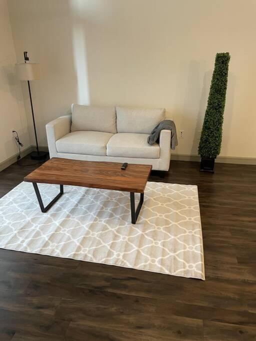 Downtown Living 1Br W/ Free Parking Garage Appartamento Houston Esterno foto