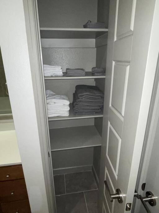 Downtown Living 1Br W/ Free Parking Garage Appartamento Houston Esterno foto